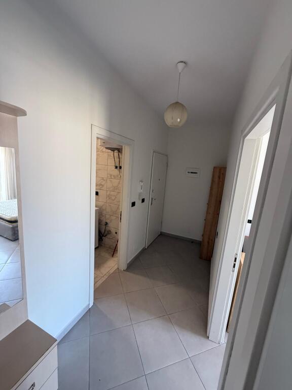 Një apartament 1+1 jepet me qera tek Amerikan 2, rruga Dibra.