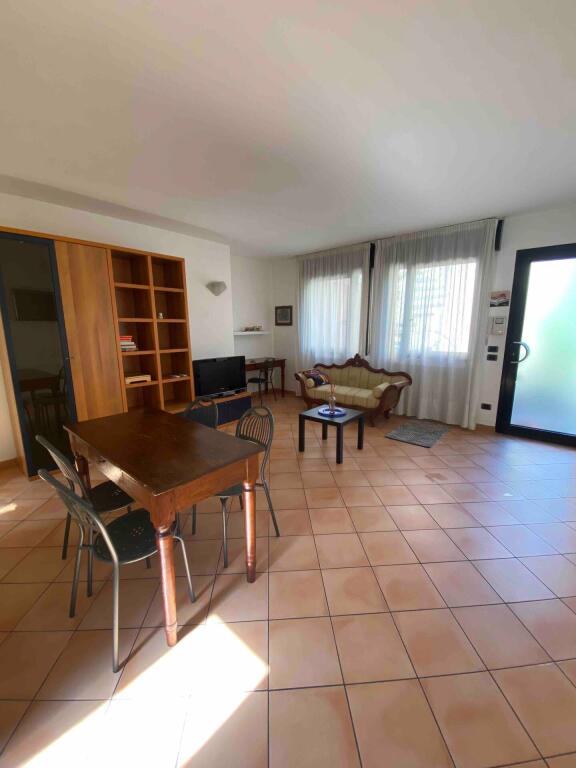 Apartament Me Qera 2+1 Tek 21 Dhjetori (ID B221322) Tirane.