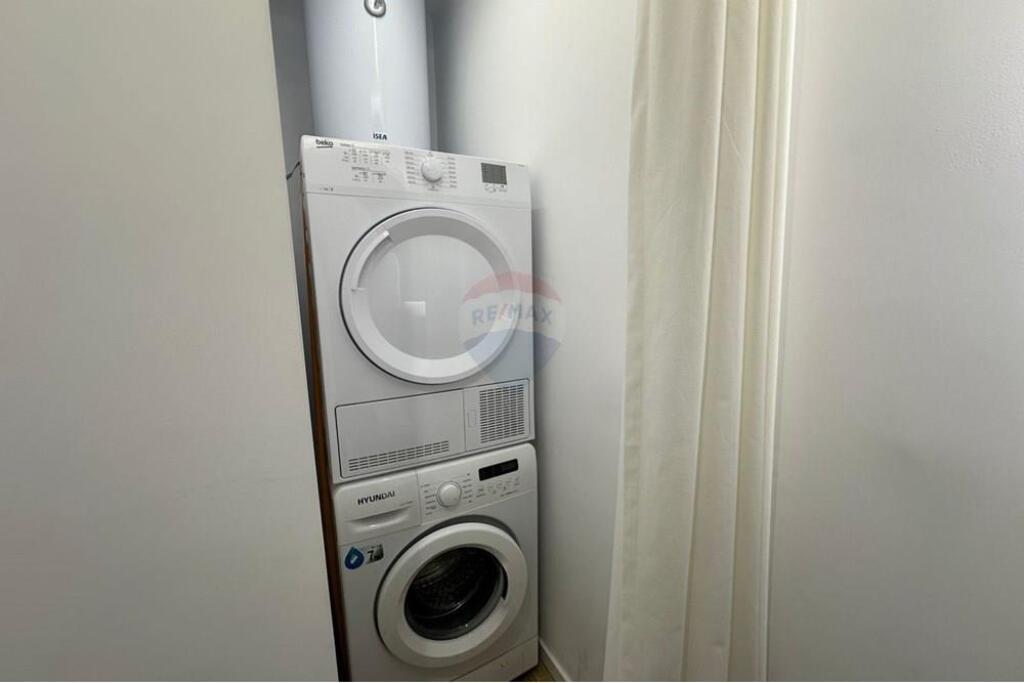 Studio Apartament, 21 Dhjetori