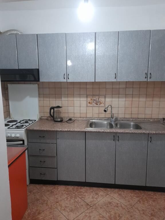 In the Brryl area, behind Tirana Bank, a furnished 2+1 apartment is for rent.