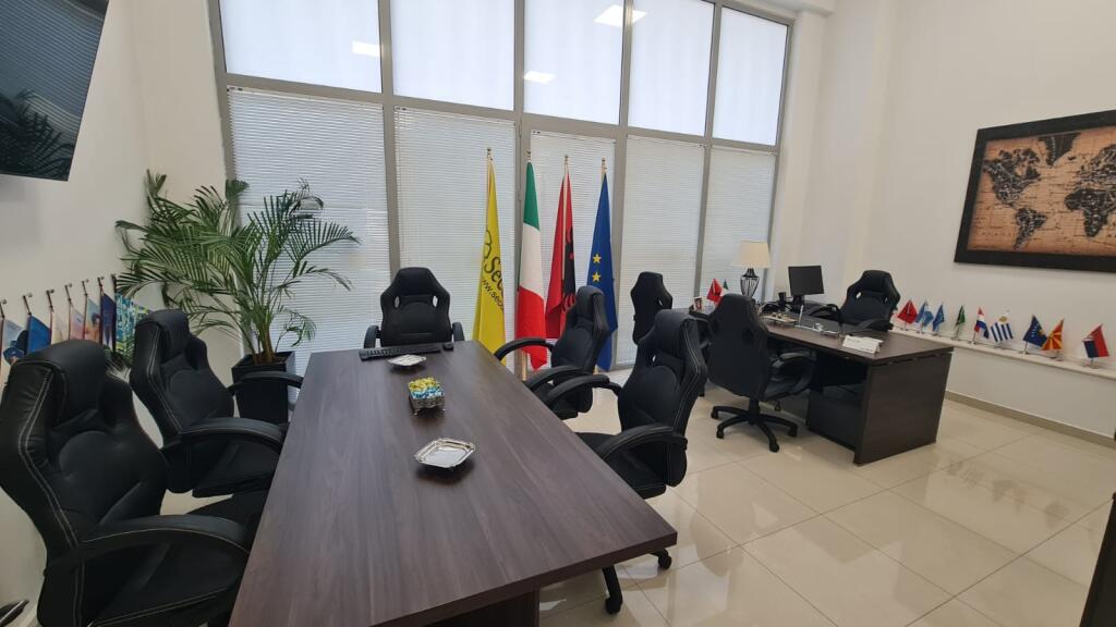 For rent a space of 110 m² on the ground floor in the "Kika 2" complex of Niku
