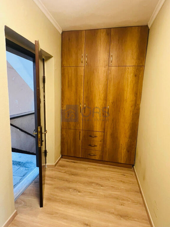 Appartamento 2+1 in affitto presso Komuna e Parisit.