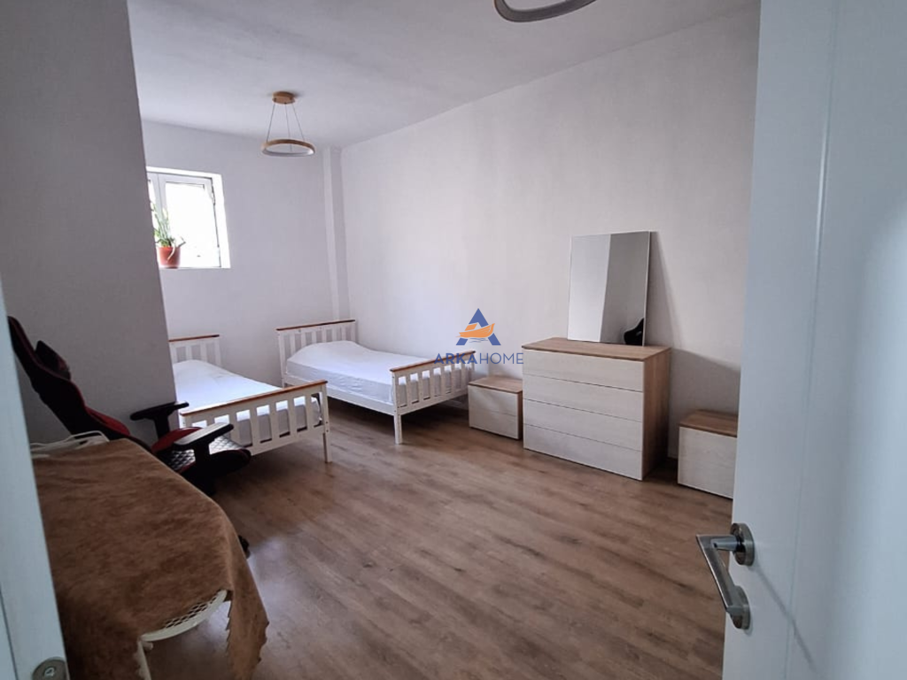 JEPET APARTAMENT ME QIRA 1+1+BALLKON I MBYLLUR "RRUGA E BARRIKADAVE"