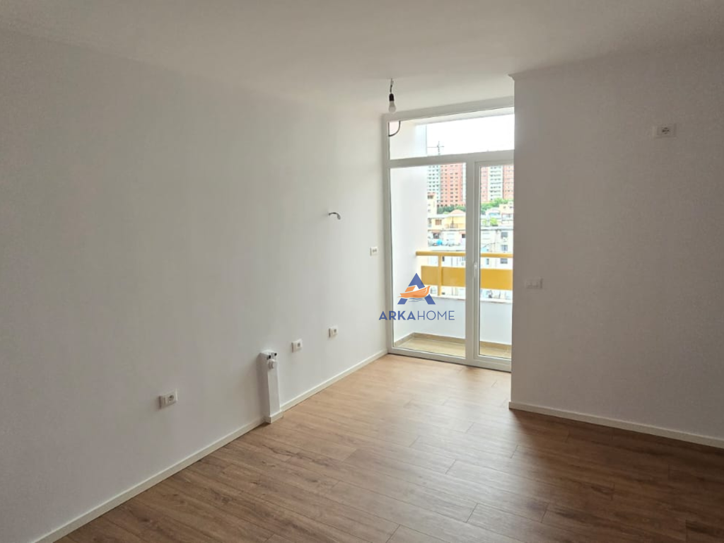 SHITET APARTAMENT 1+1+BALLKON "TE RRUGA IRFAN TOMINI, PERBALL KOMPLEKSIT DELIJORGJI".