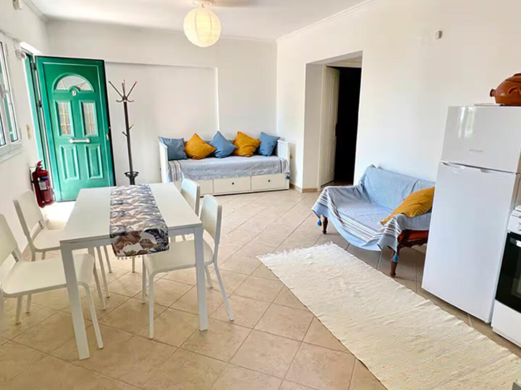 Apartament Me Qera 2+1 Tek Pazari I Ri (ID B221321) Tirane.