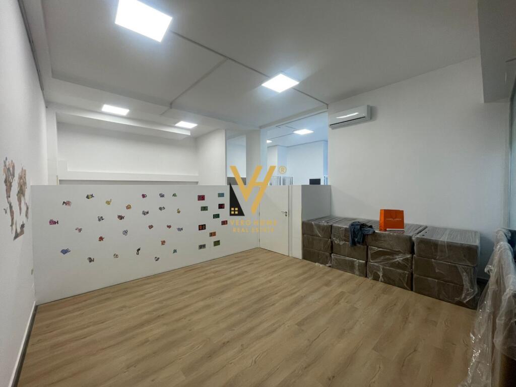 JEPET AMBIENT 100M2 ME QERA NE YZBERISHT