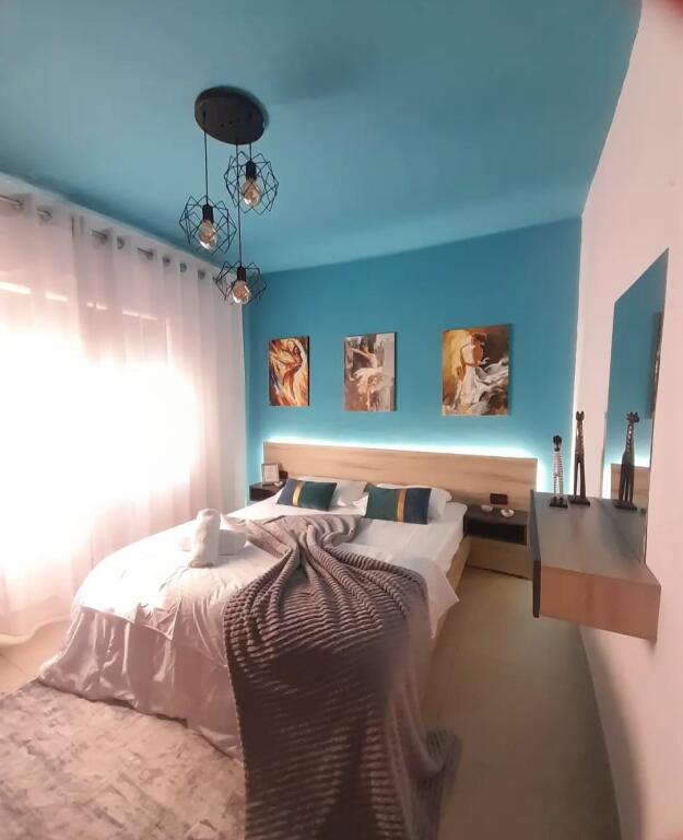 Jepet me qera Apartament 1+1 te Kafe Flora