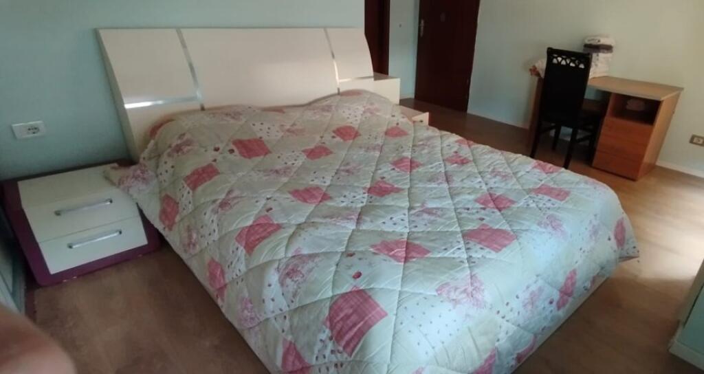 Jepet apartament 1+1 me qera tek pallatet Cabej, misto mame.