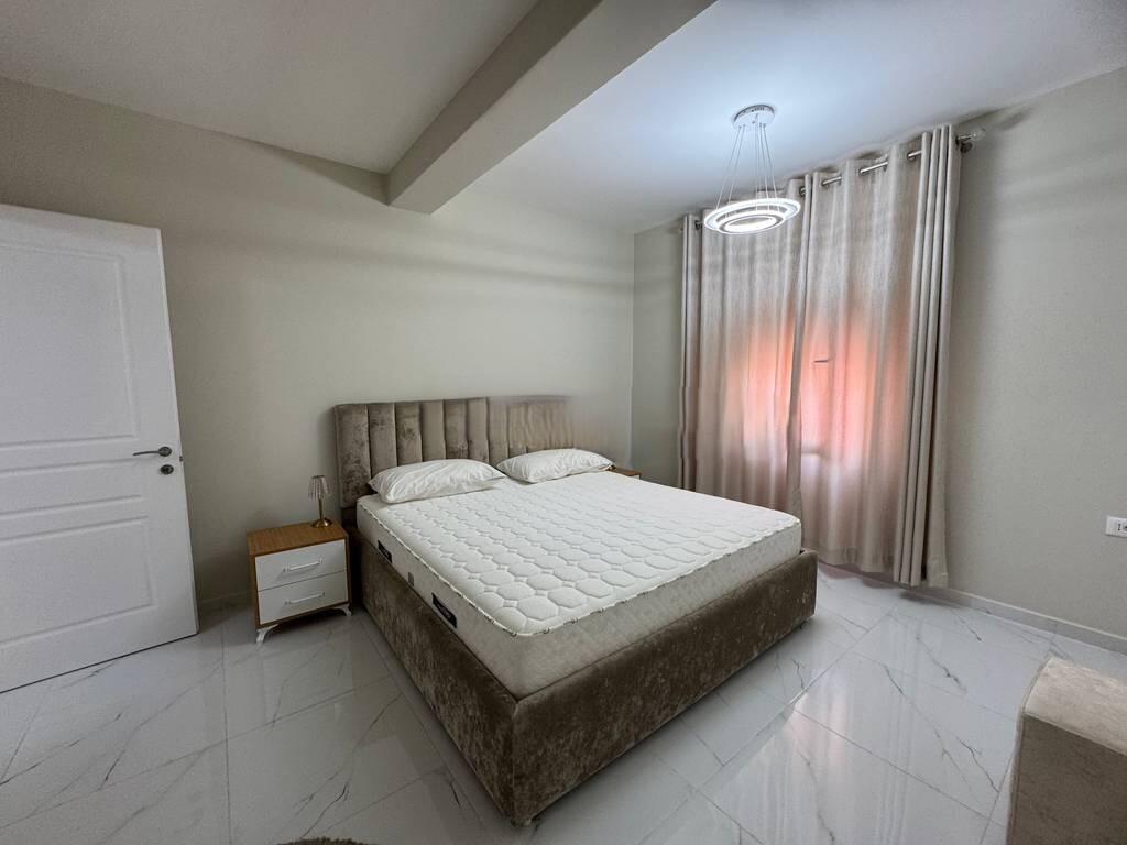 APARTAMENT 1+1 ME POST PARKIMI PËR QIRA PRANË PROKURORISË SË TIRANËS!