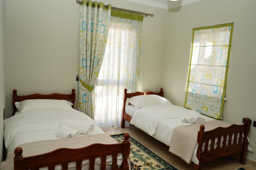 🏢In Selvia, near Market SPAR, a 2+1+2 furnished apartment is for rent.
