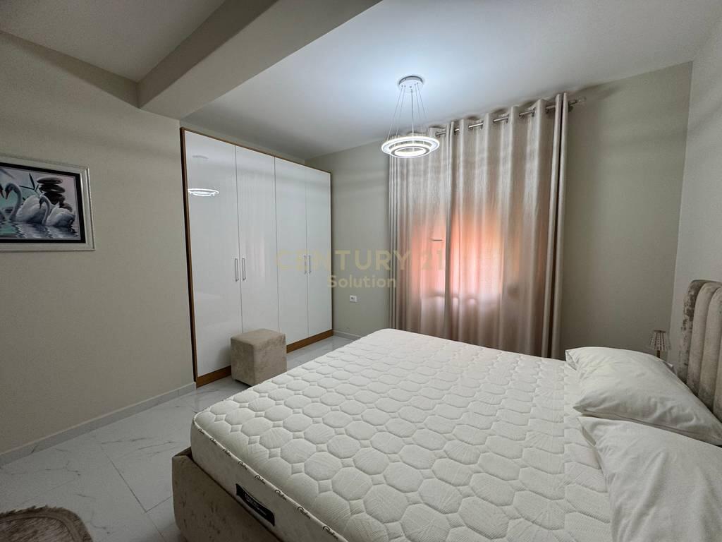 APARTAMENT 1+1 + POST PARKIMI PËR QIRA PRANE PROKURORISE SË TIRANËS !