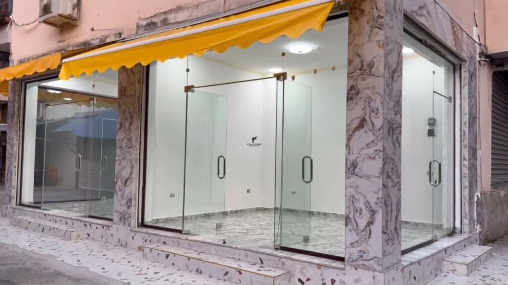 SHOP FOR RENT 40 M2 CENTER