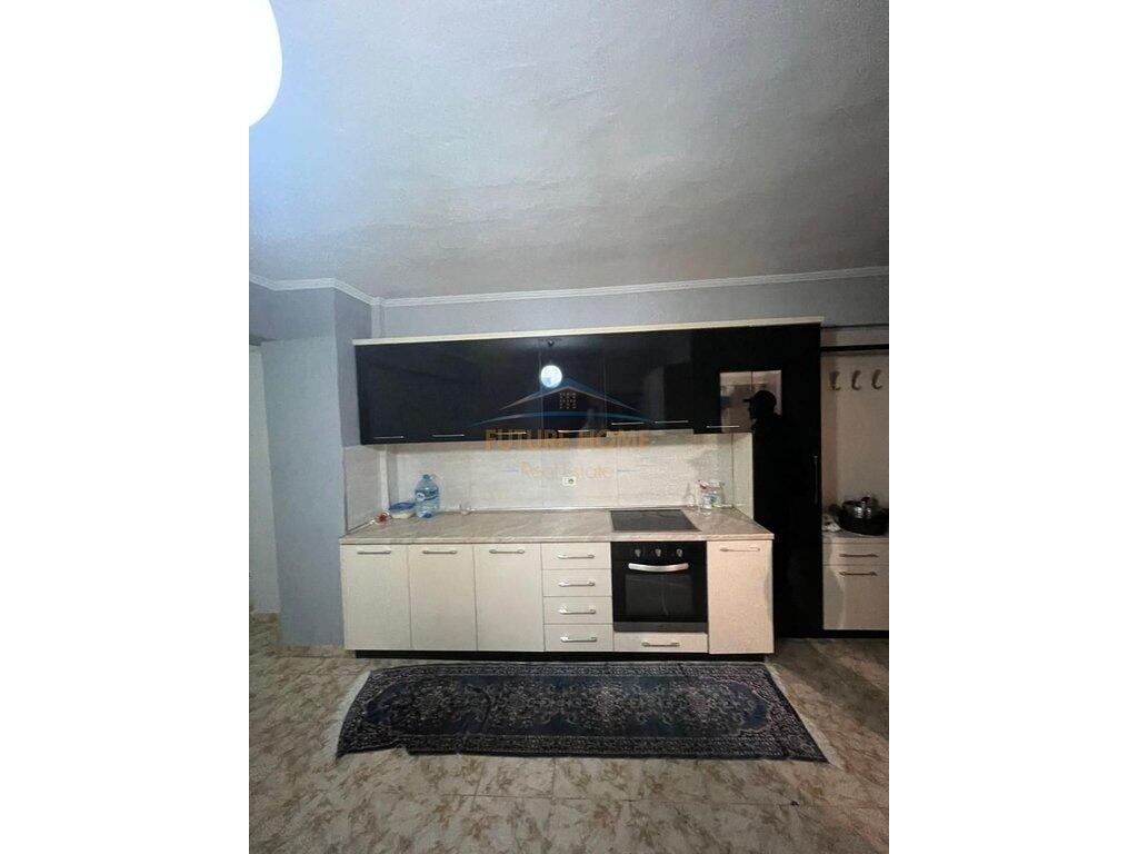 Shitet, Apartament 2+1, Rruga Dritan Hoxha, Tiranë.