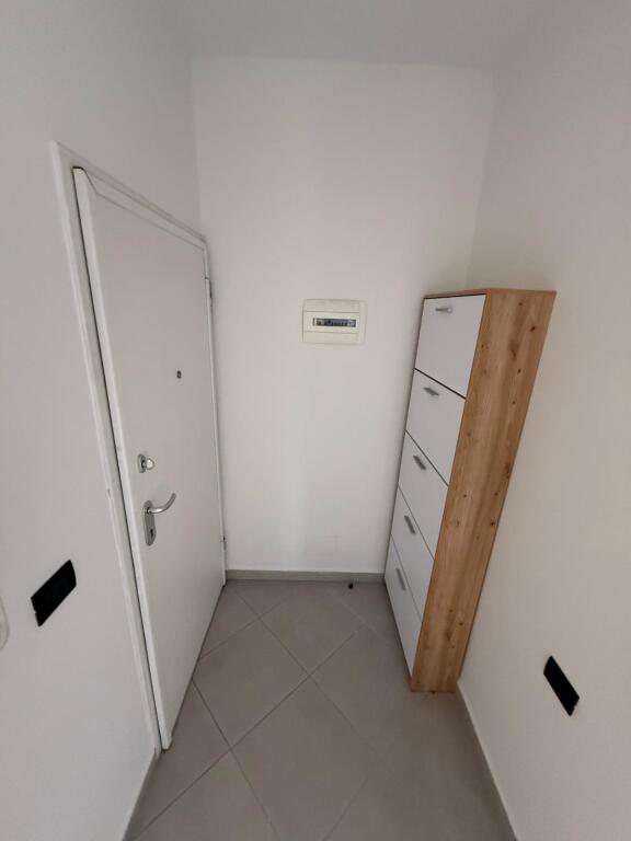 Një apartament 1+1 jepet me qera tek Amerikan 2, rruga Dibra.