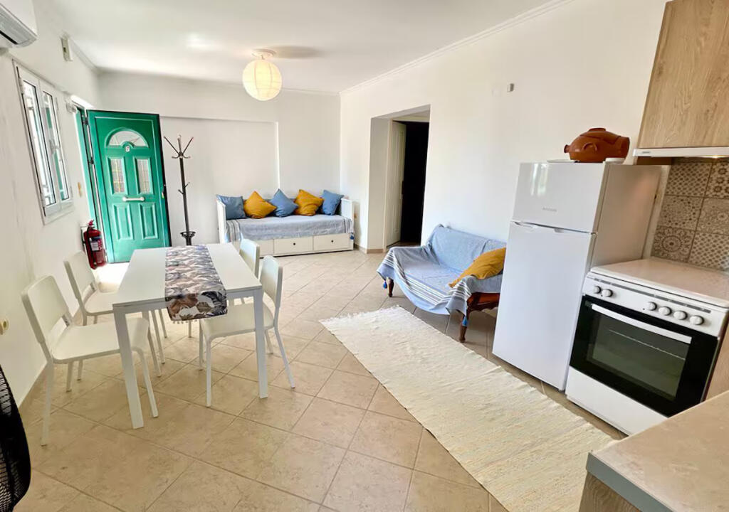 Apartament Me Qera 2+1 Tek Pazari I Ri (ID B221321) Tirane.