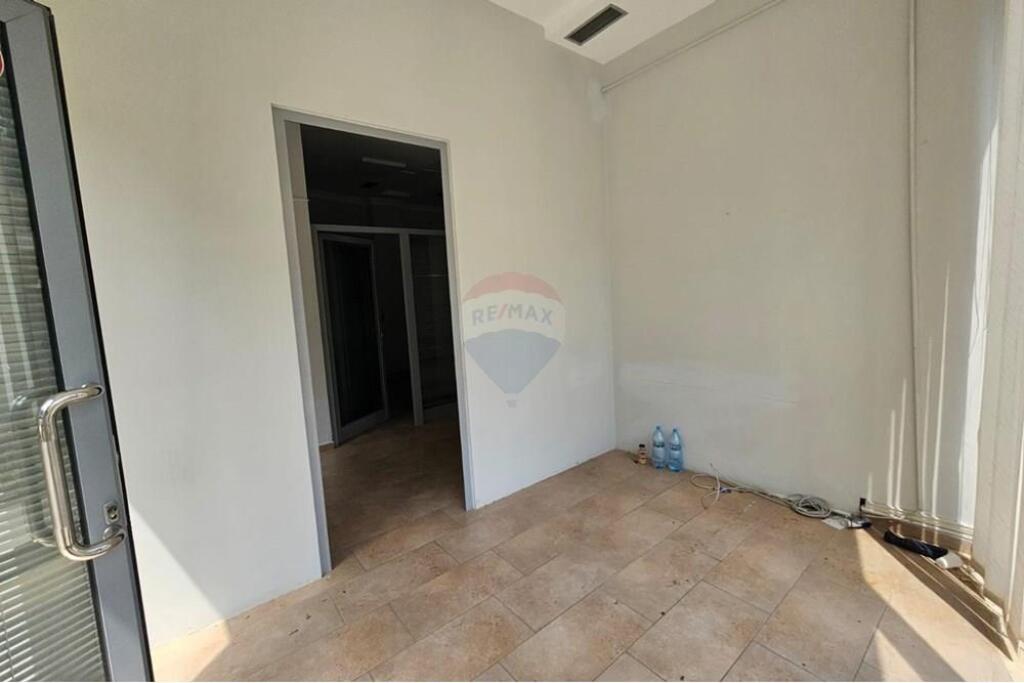 Space for rent at Air Albania!