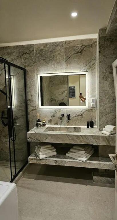 Apartament Me Qera 1+1 Tek 5 Maji (ID B2101156) Tirane.