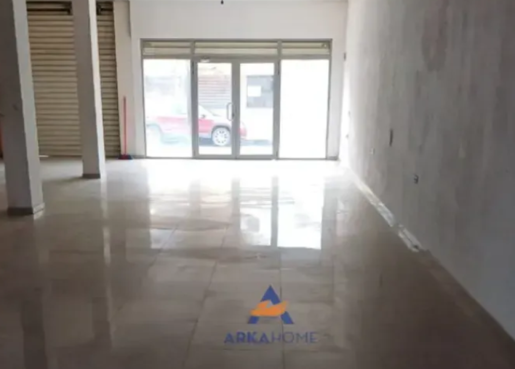 MAGAZINA ME QERA 200m2 NE FUND "TE BULEVARDIT TE RI".
