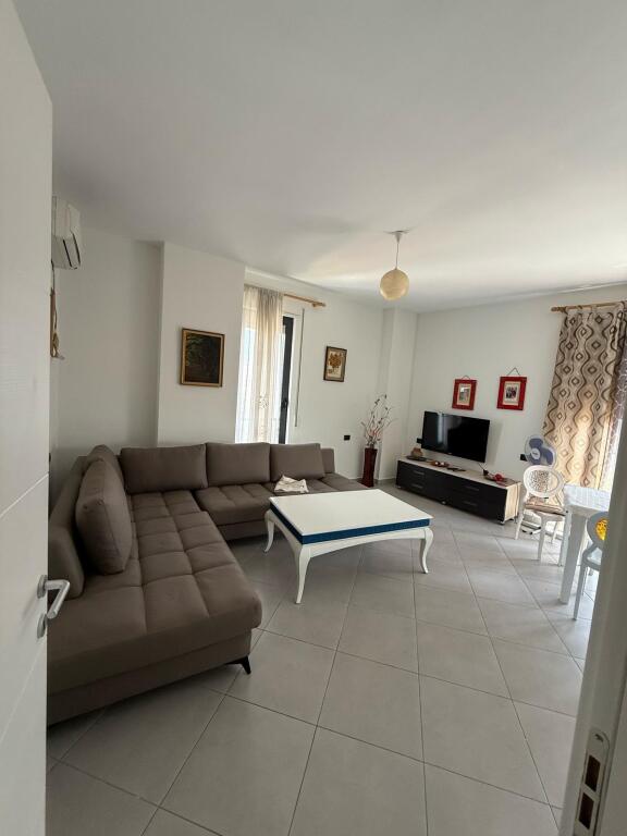 Një apartament 1+1 jepet me qera tek Amerikan 2, rruga Dibra.