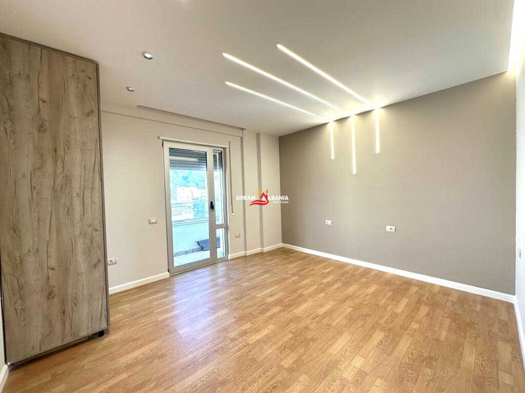 For sale super apartment 3+1 at Xhamlliku - Tirana (ID 4131411)