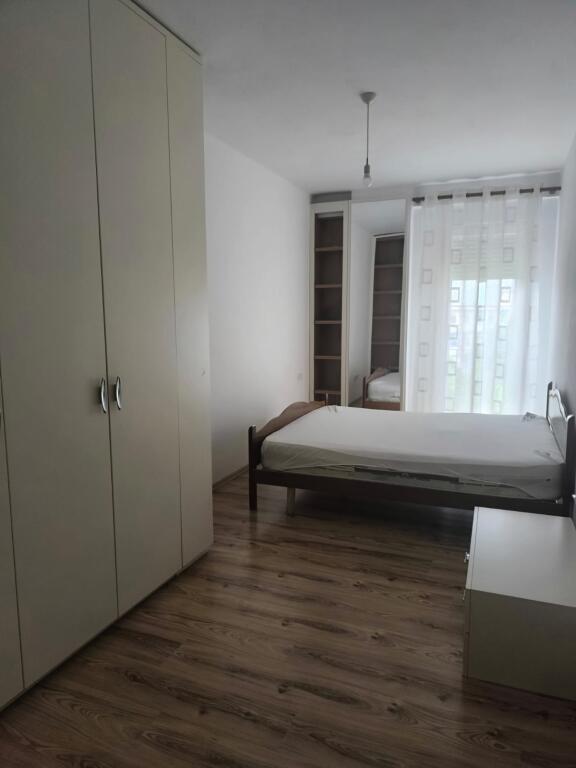 Apartamenti me qera 2+1 te rruga Pjeter Budi
