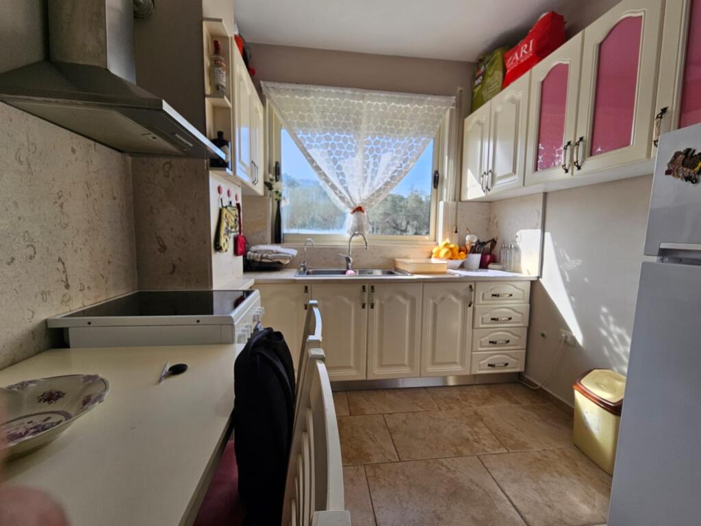 Jepet apartament 1+1 me qera tek rr Peti, Liqeni Thate.