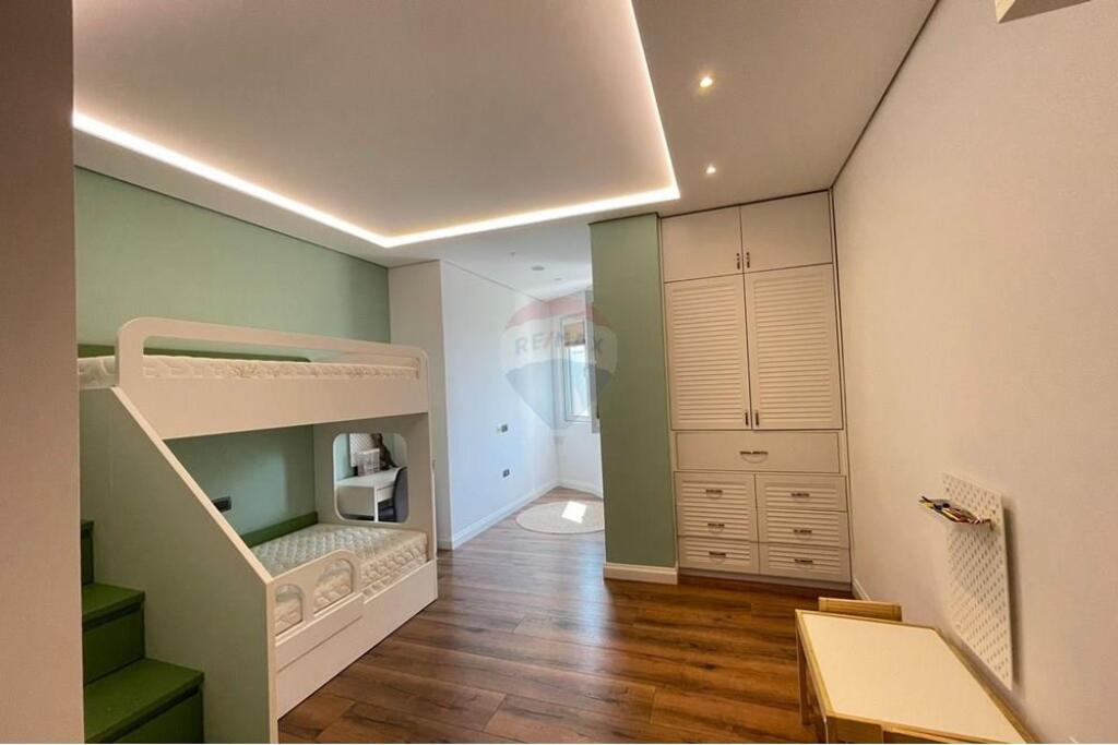 Apartament 2+1 me verande për qira tek K.Zoo!