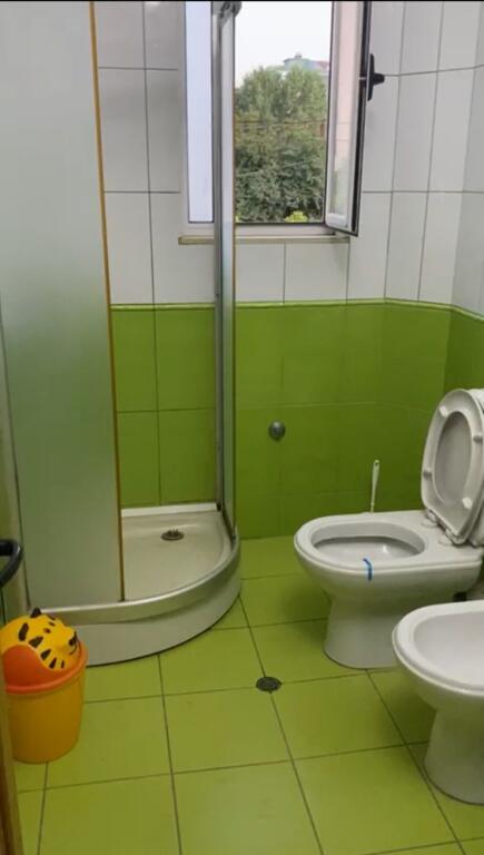 In the area of the Old Bus Park, Rr. Skender Shtylla, the second floor of a 3+1 villa is for rent, furnished.