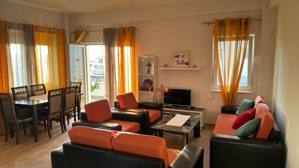 In the Fresku area, near Anna Market, a furnished 2+1+2 apartment with parking space is for rent.
