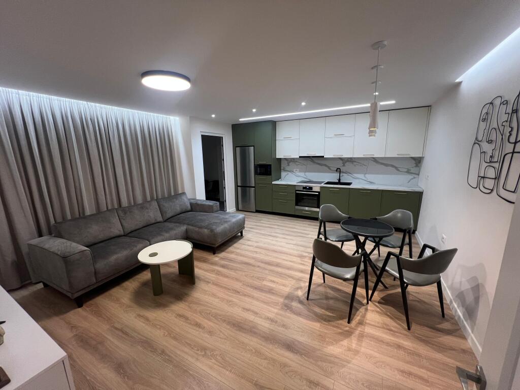 TIRANE QENDER 2+1 MODERN ME QIRA