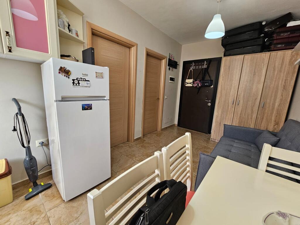 Jepet apartament 1+1 me qera tek rr Peti, Liqeni Thate.