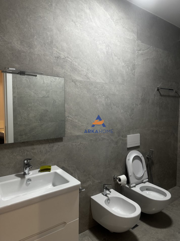 JEPET APARTAMENT ME QERA 2+1+BALLKON "RRUGA XHANFIZE KEKO"