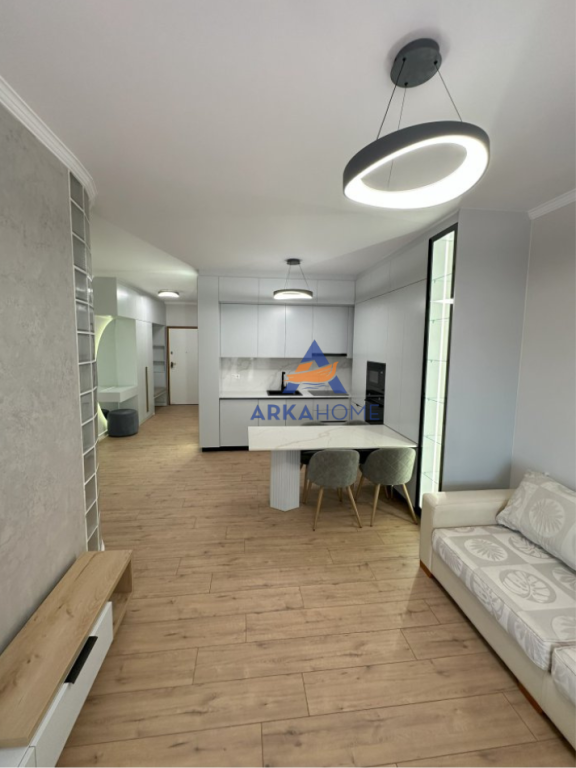 APARTAMENT ME QERA 2+1+2+BALLKON+PARKING TEK VIZION PLUS.
