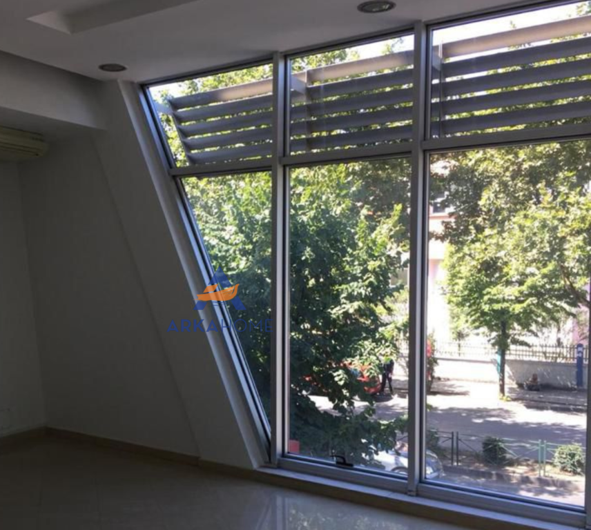 SHOP FOR RENT 40M2 "NEAR THE CROSSROADS IN VASIL SHANTO".