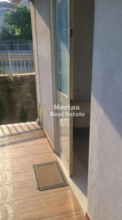 Rent, Studio, Mihal Grameno, 