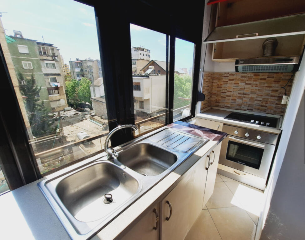 A 2+1 apartment is offered at the square in the center, only for girls.