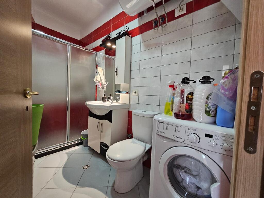 Jepet apartament 1+1 me qera tek rr Peti, Liqeni Thate.