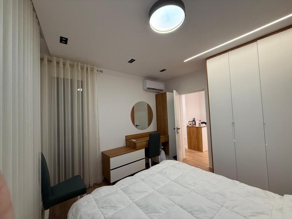 Apartament modern 1+1 me ballkon për qira në kompleksin "Delijorgji".