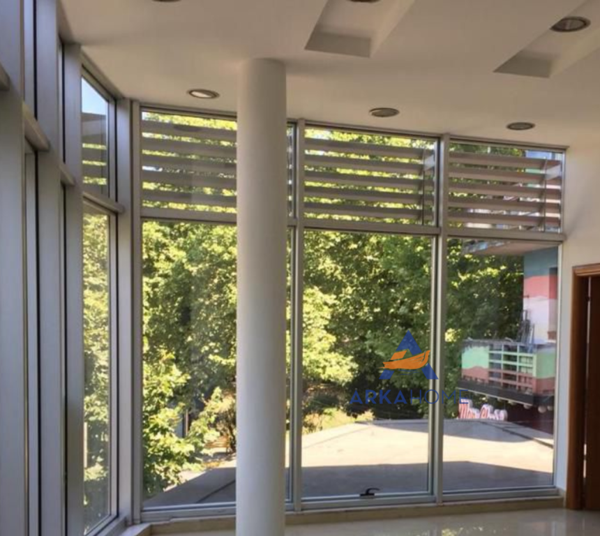 SHOP FOR RENT 40M2 "NEAR THE CROSSROADS IN VASIL SHANTO".