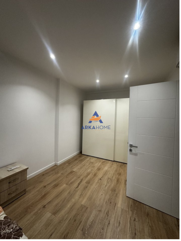 JEPET APARTAMENT ME QERA 2+1+BALLKON "RRUGA XHANFIZE KEKO"
