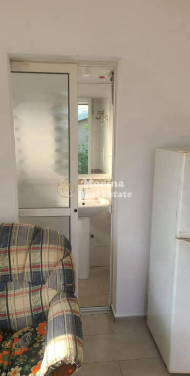 Rent, Studio, Mihal Grameno, 