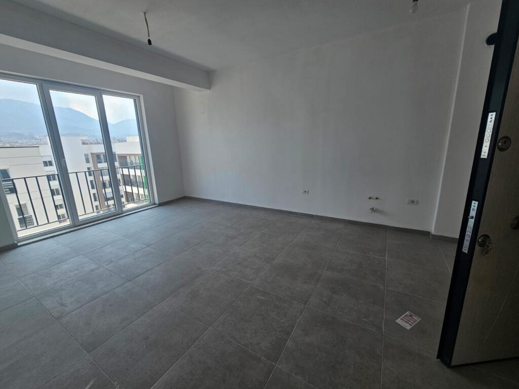 Apartament 3+1 për Qira – Rruga “5 Maji”
