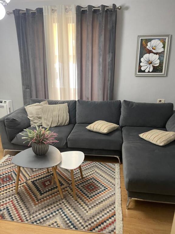 (Shitet dhe me kredi) Apartament 2+1 për shitje tek Ish Ekspozita, përballë Spar