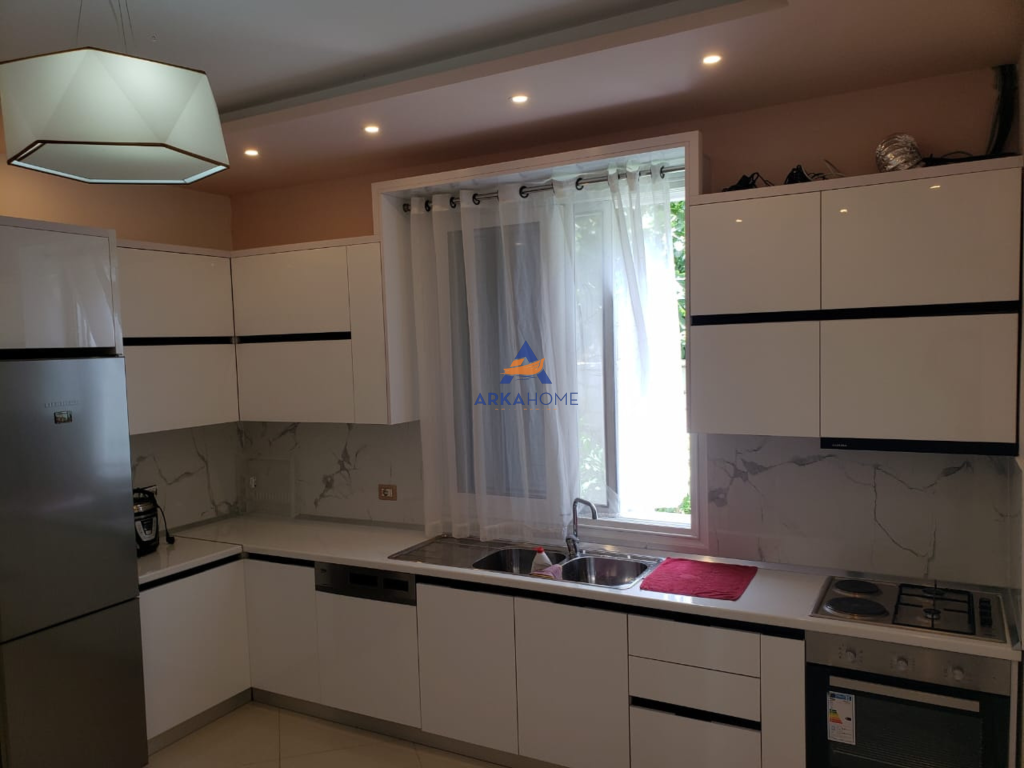 FOR SALE: THREE-BEDROOM HOUSE 400M2 AZEM GALICA STREET, KASHAR.