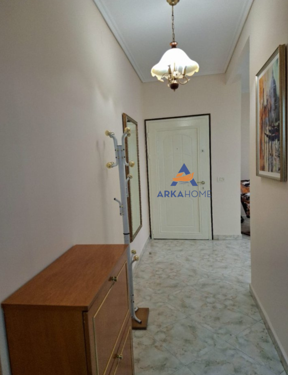 APARTAMENT 1+1 ME QERA PRANE KRISTAL CENTER.