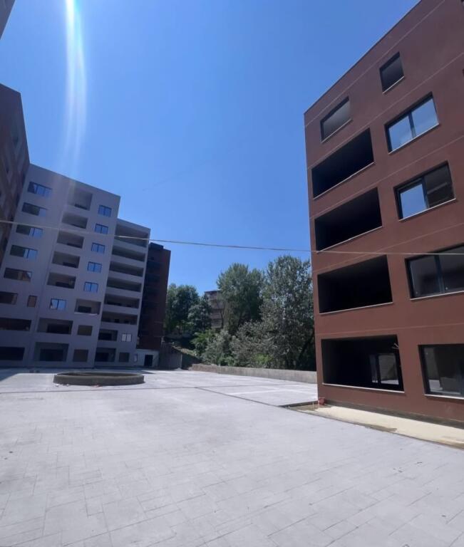 1200 euro/m² OKAZION RRUGA ELBASANIT, REZIDENCA XHELUKS Shesim appartamento 2+1+2