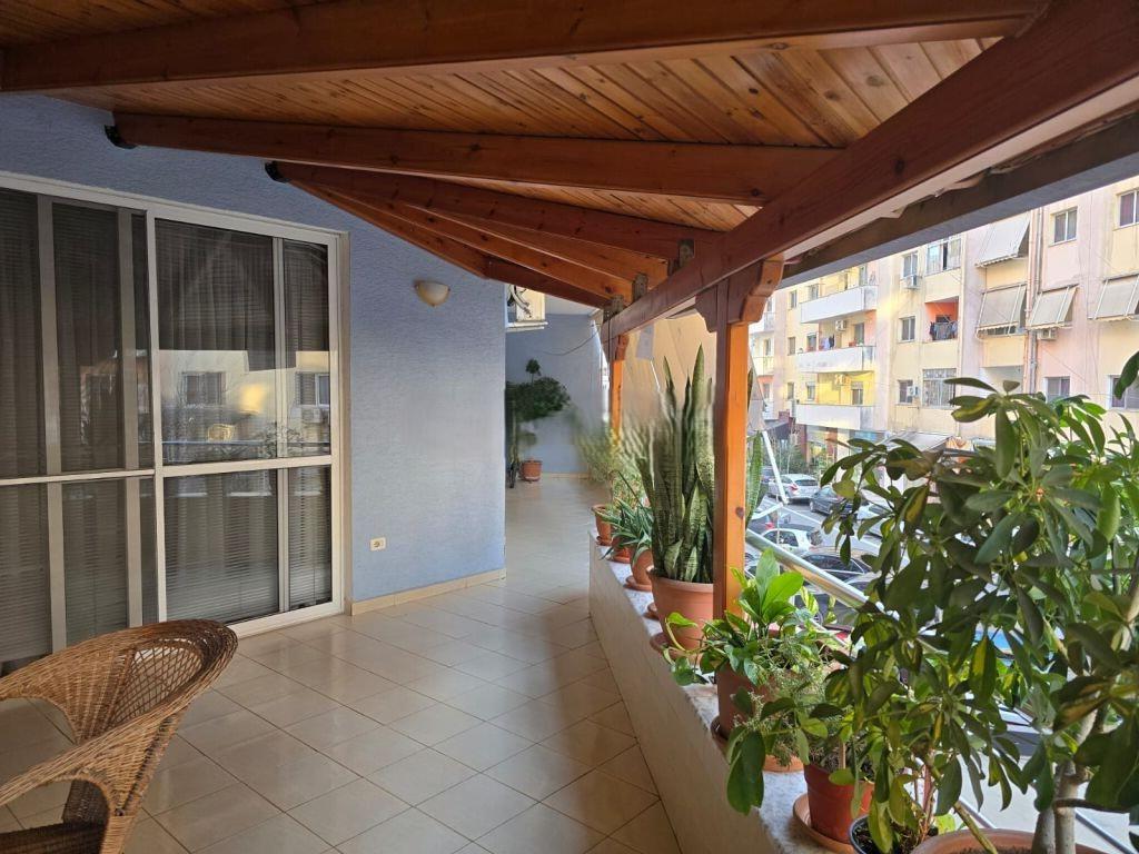 APARTAMENT PËR QIRA 3+1+2 NË ASTIR!