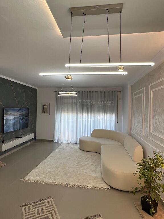 Shitet: Apartament (2+1+2) Astir