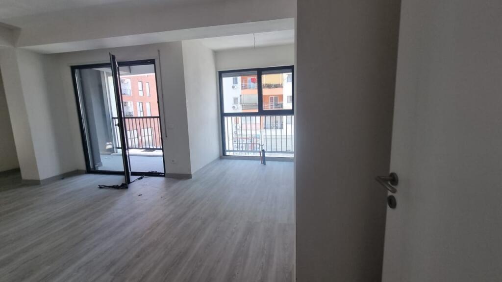 Shitet Apartament 3+1 i sapo perfunduar ne Bulevard te Ri