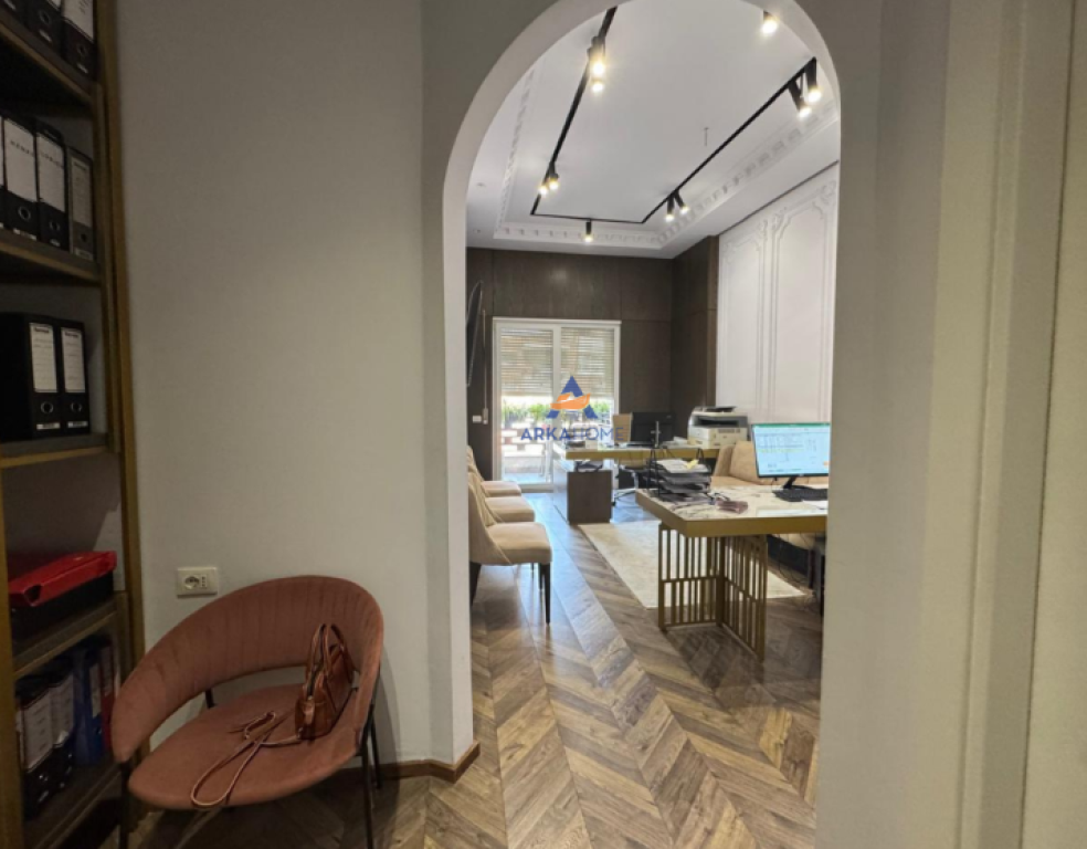 FOR SALE BUSINESS ENVIRONMENT 700M2 NEAR AMERICAN HOSPITAL 3.